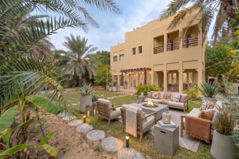 Villa de 4 chambres à Dubai, UAE No. 183286