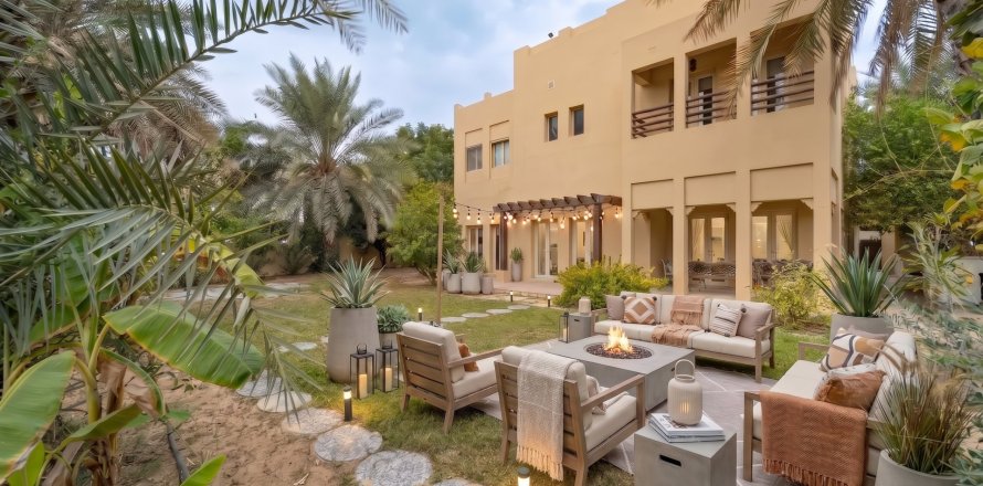 Villa de 4 chambres à Dubai, UAE No. 183286
