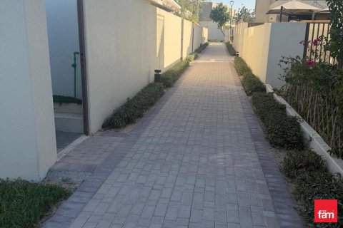 Villa de 4 dormitorios en Dubai, UAE No. 163854 3