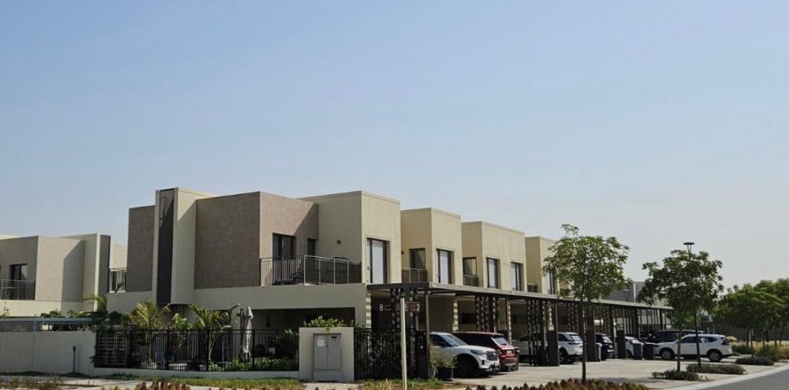Villa de 4 dormitorios en Dubai, UAE No. 163854