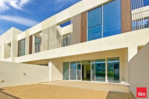 3 bedrooms Villa in Dubai, UAE No. 137404