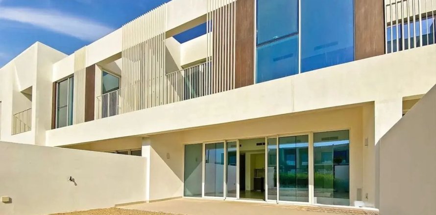 3 bedrooms Villa in Dubai, UAE No. 137404