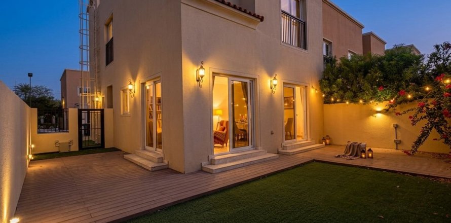 4 bedrooms Townhouse in Dubai, UAE No. 161520