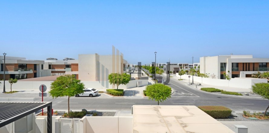 Вилла с 5 спальнями  №131528