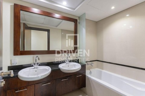 Квартира с 2 спальнями в Golf Towers, ОАЭ №193772 4