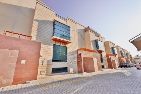 5 غرفة نوم  فيلا في البطين, الإمارات العربية المتحدة رقم 91595 3