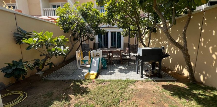 2 bedrooms Townhouse in Dubai, UAE No. 143647