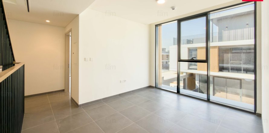 5 bedrooms Villa in Dubai, UAE No. 137171