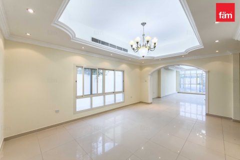 5 bedrooms Villa in Al Barsha, UAE No. 137170 3