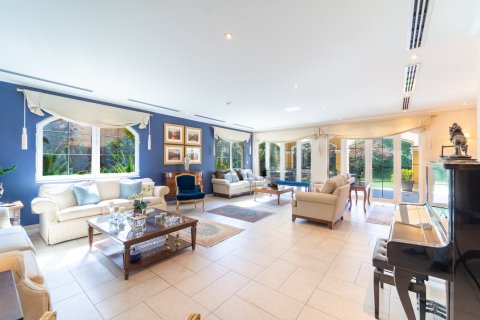 Вилла с 5 спальнями в Jumeirah Islands, ОАЭ №146764 3