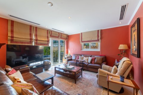 Вилла с 5 спальнями в Jumeirah Islands, ОАЭ №146764 9