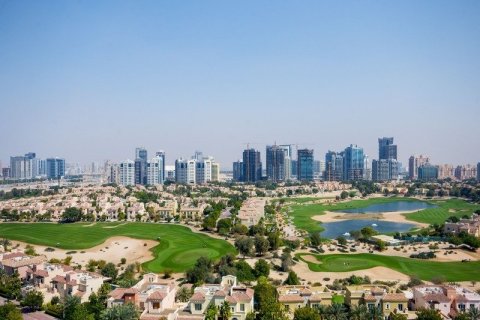 Пентхаус с 4 спальнями в Dubai Sports City, ОАЭ №146770