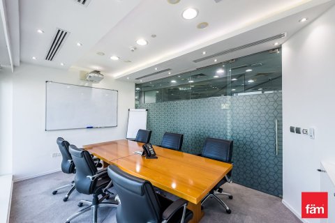 Commercial property de 886.3m²  No. 106296 9