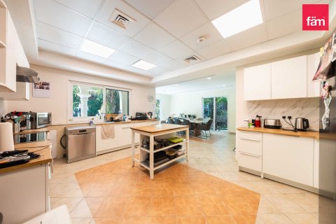 5 bedrooms Villa in Dubai, UAE No. 164328 11