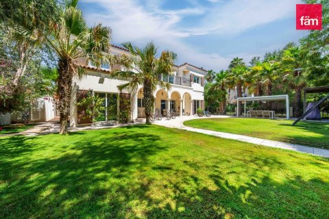 5 bedrooms Villa in Dubai, UAE No. 164328 2