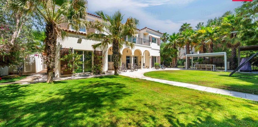 5 bedrooms Villa in Dubai, UAE No. 164328