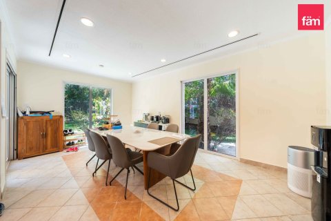 5 bedrooms Villa in Dubai, UAE No. 164328 9