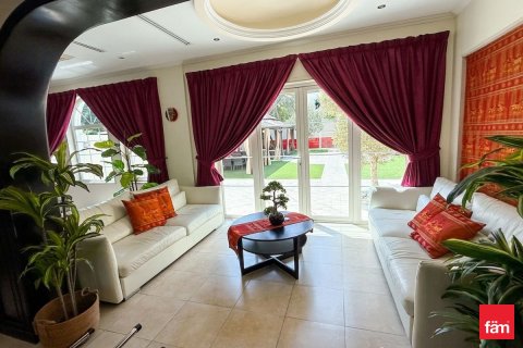 Вилла с 3 спальнями в Jumeirah Park, ОАЭ №164325 7
