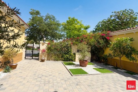 Вилла с 3 спальнями в Jumeirah Park, ОАЭ №164325 11