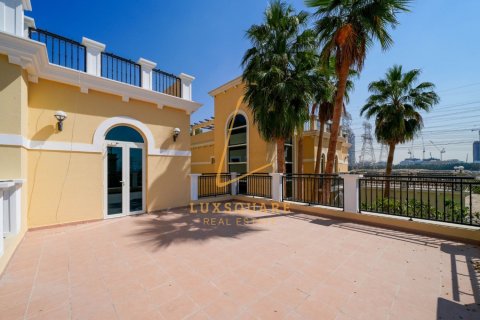 Villa de 4 dormitorios en Jumeirah Park, UAE No. 150298 16