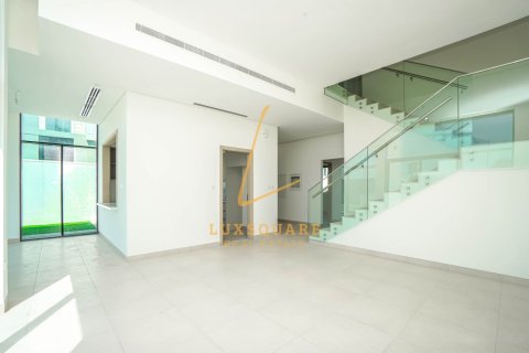 Villa de 4 dormitorios en Al Furjan, UAE No. 150302 3