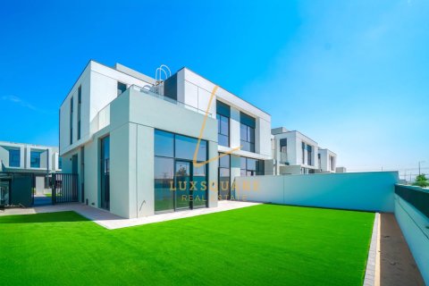 Villa de 4 dormitorios en Al Furjan, UAE No. 150302