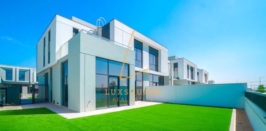 Villa de 4 dormitorios en Al Furjan, UAE No. 150302