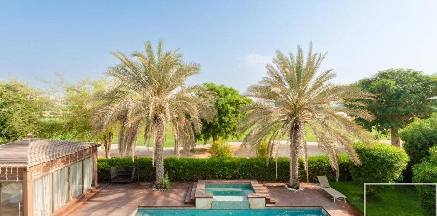 6 bedrooms Villa  No. 109348