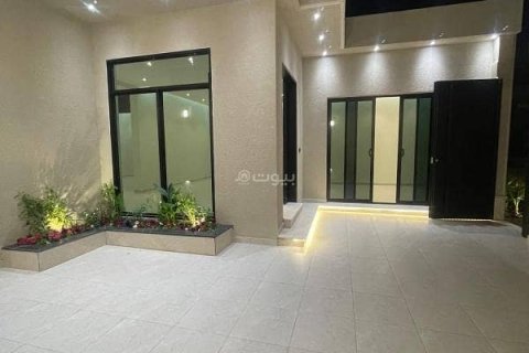 6 bedrooms Villa in Riyadh, Saudi Arabia No. 60286 3