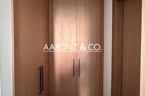 Квартира с 2 спальнями в Джумейра Вилладж Серкл, ОАЭ №146403 8