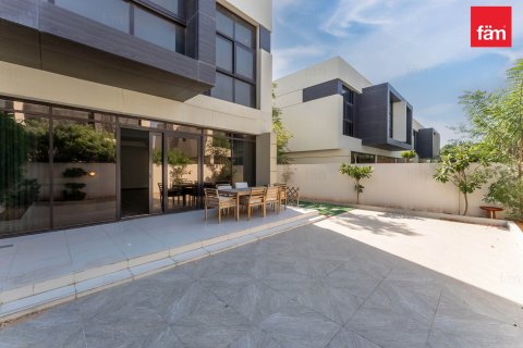 Villa de 3 dormitorios en Dubai, UAE No. 135901 25