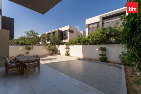 Villa de 3 dormitorios en Dubai, UAE No. 135901