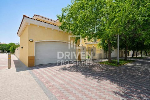 Вилла с 3 спальнями в Jumeirah Park, ОАЭ №201299 30
