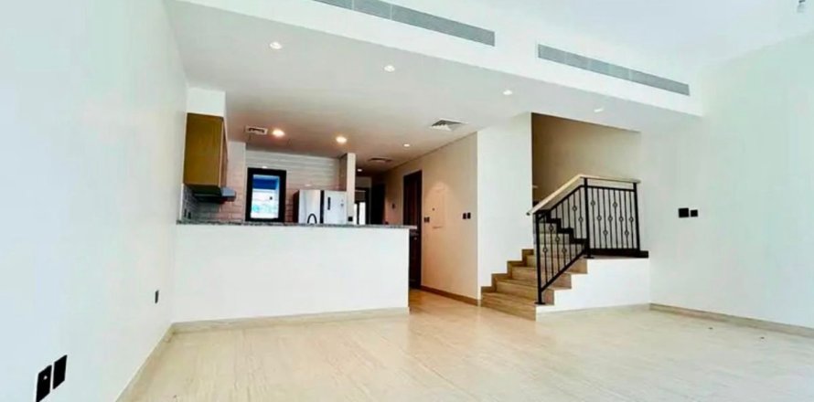 4 bedrooms Townhouse in Dubai, UAE No. 169108