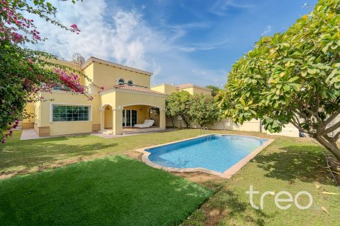 Villa de 4 dormitorios en Legacy, UAE No. 206087
