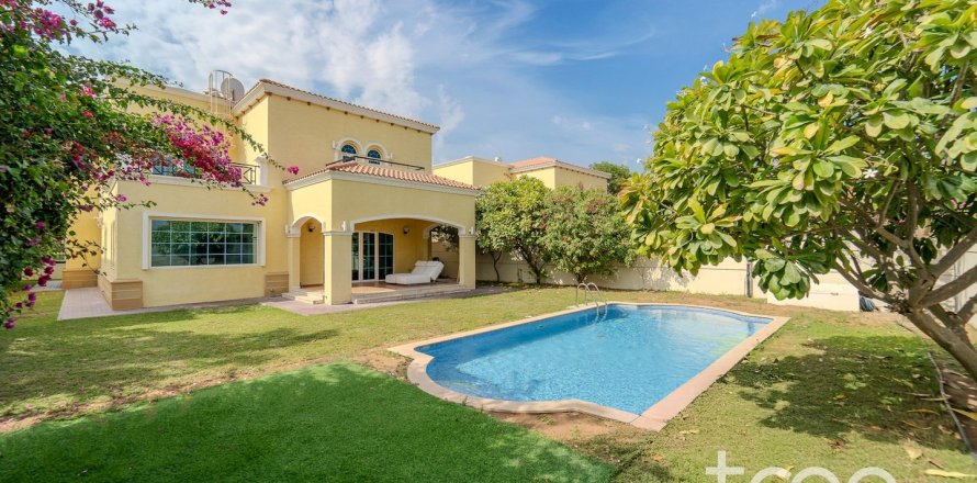 Villa de 4 dormitorios en Legacy, UAE No. 206087