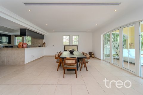 Villa de 4 dormitorios en Legacy, UAE No. 206087 15