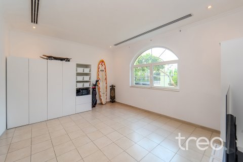 Villa de 4 dormitorios en Legacy, UAE No. 206087 3