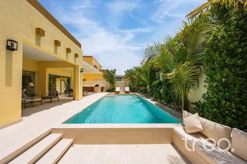 Villa de 4 dormitorios en Jumeirah Park, UAE No. 206088 28
