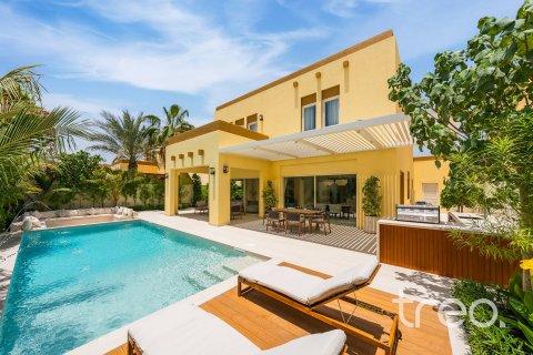 Villa de 4 dormitorios en Jumeirah Park, UAE No. 206088