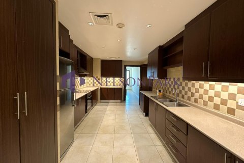 3 bedrooms Apartment in Doha, Qatar No. 58249 2