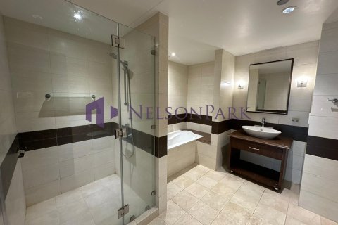 3 bedrooms Apartment in Doha, Qatar No. 58249 1