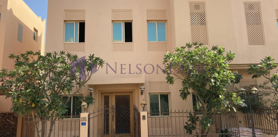 4 bedrooms Villa in Doha, Qatar No. 58250