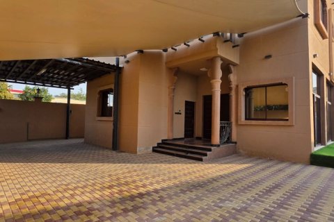 Villa de 3 dormitorios en Khuzam, UAE No. 183786 16