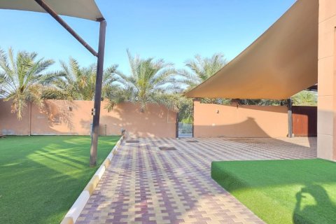 Villa de 3 dormitorios en Khuzam, UAE No. 183786 17
