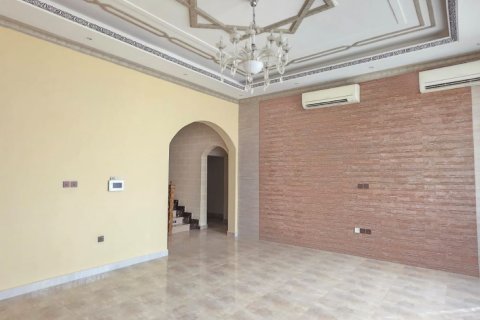 Villa de 3 dormitorios en Khuzam, UAE No. 183786 14