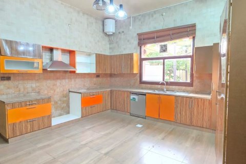 Villa de 3 dormitorios en Khuzam, UAE No. 183786 15