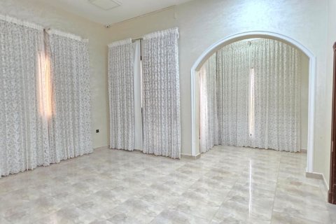 Villa de 3 dormitorios en Khuzam, UAE No. 183786 10