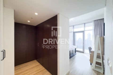 Квартира с 2 спальнями в BLVD Crescent, ОАЭ №190415 18