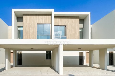 Townhouse de 3 dormitorios No. 130223 2